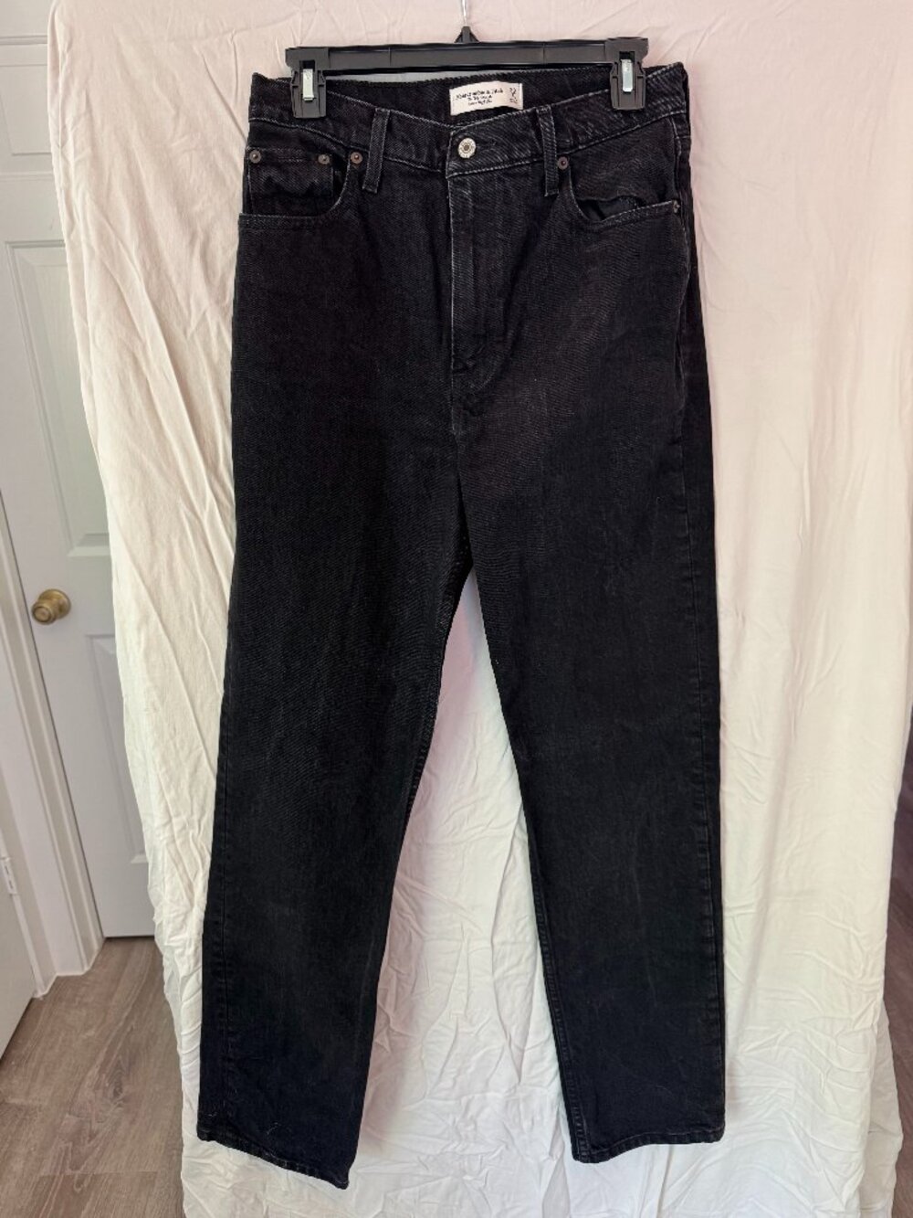 Abercrombie Ultra High Rise 90s Straight Jean